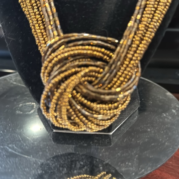 Gorgeous gold necklace EUC perfect condition - Picture 2 of 5